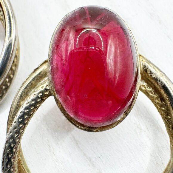 Vintage Cranberry Lucite Cabochon Twisted Circle Stud Earrings - Picture 3 of 8